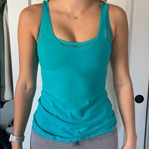 Lululemon tank w built in bra